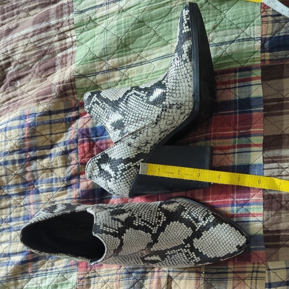 Naturalizer boots - Picture 2 of 5